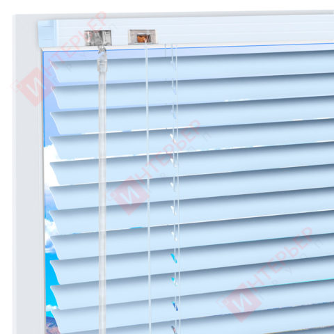 Горизонтальные алюминиевые жалюзи на пластиковые окна - цвет голубой