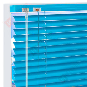Горизонтальные алюминиевые жалюзи на пластиковые окна - цвет темно-голубой