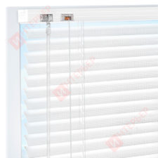 Горизонтальные перфорированные алюминиевые жалюзи на пластиковые окна - цвет белый