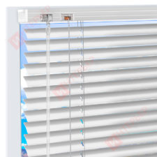Горизонтальные алюминиевые жалюзи на пластиковые окна - цвет папирусно-белый
