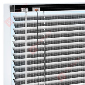 Горизонтальные перфорированные алюминиевые жалюзи на пластиковые окна - цвет черный