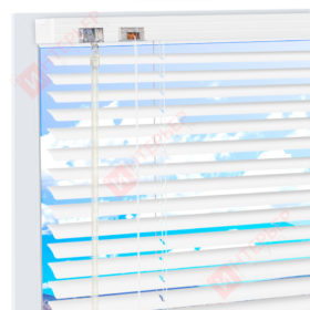 Горизонтальные алюминиевые жалюзи на пластиковые окна - цвет белый