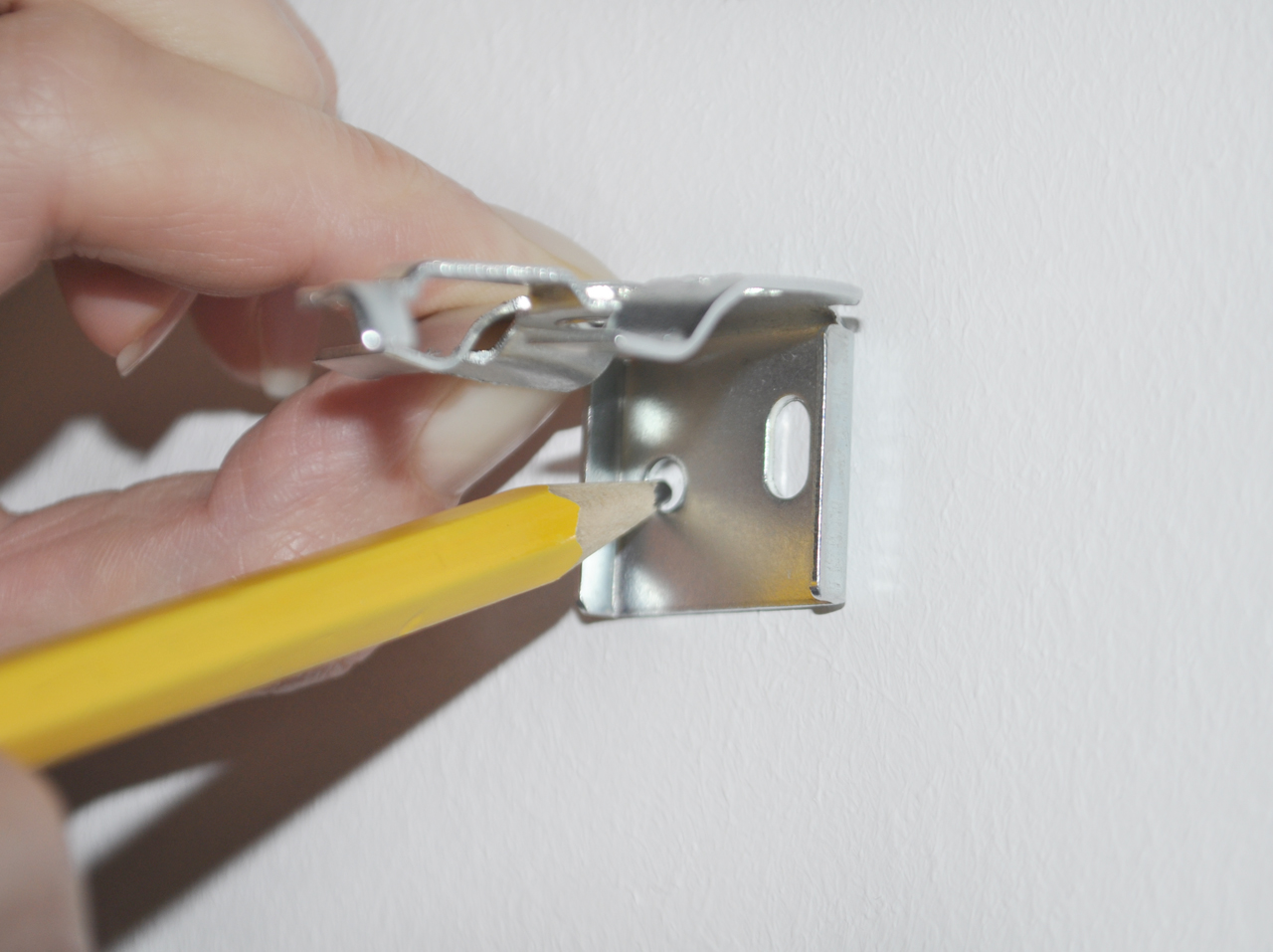 Установка горизонтальных деревянных жалюзи