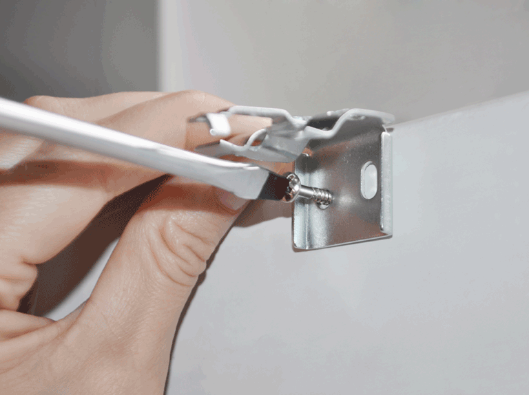 Установка горизонтальных деревянных жалюзи